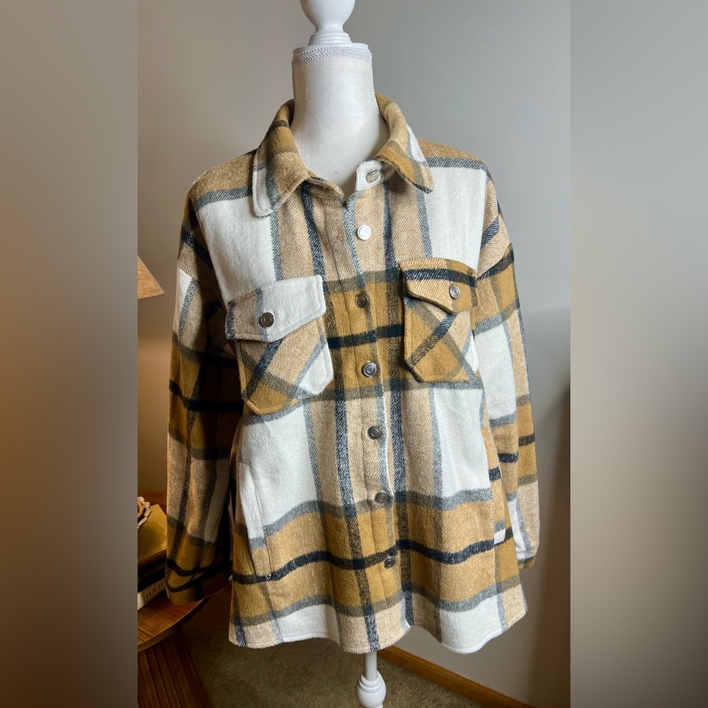 SHEIN Curvy 0X Plaid Jacket in White and Tan